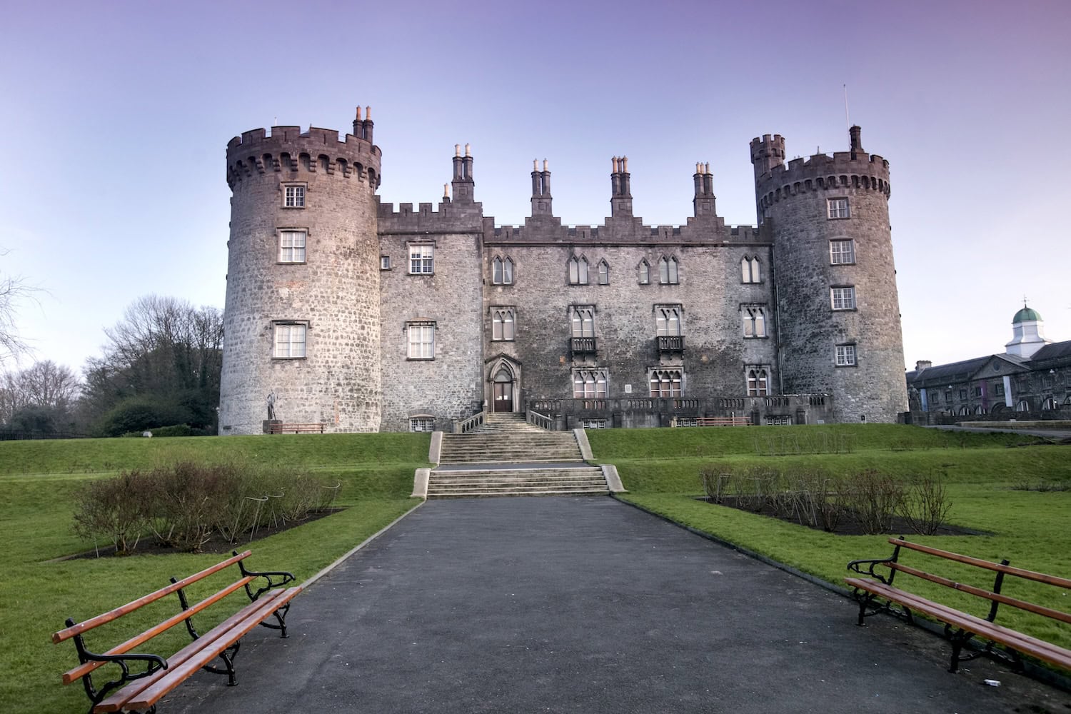 Kilkenny Castle in der Abendd&auml;mmerung