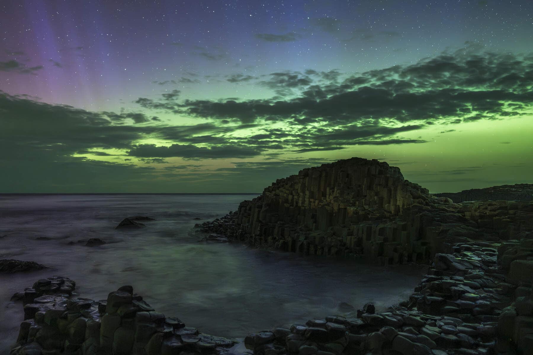 Nordlicht &uuml;ber der Causeway Coast