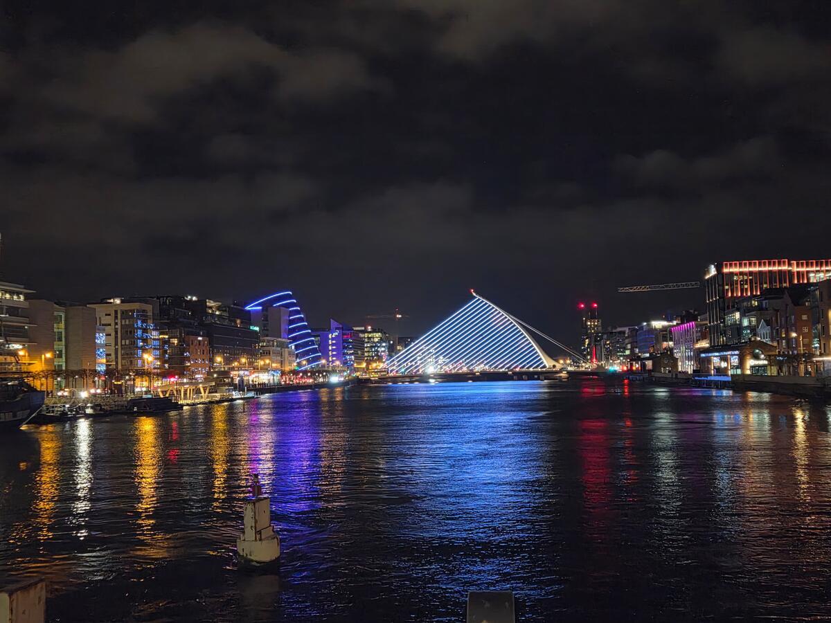 Die Samuel Beckett Bridge im winterlichen Dublin