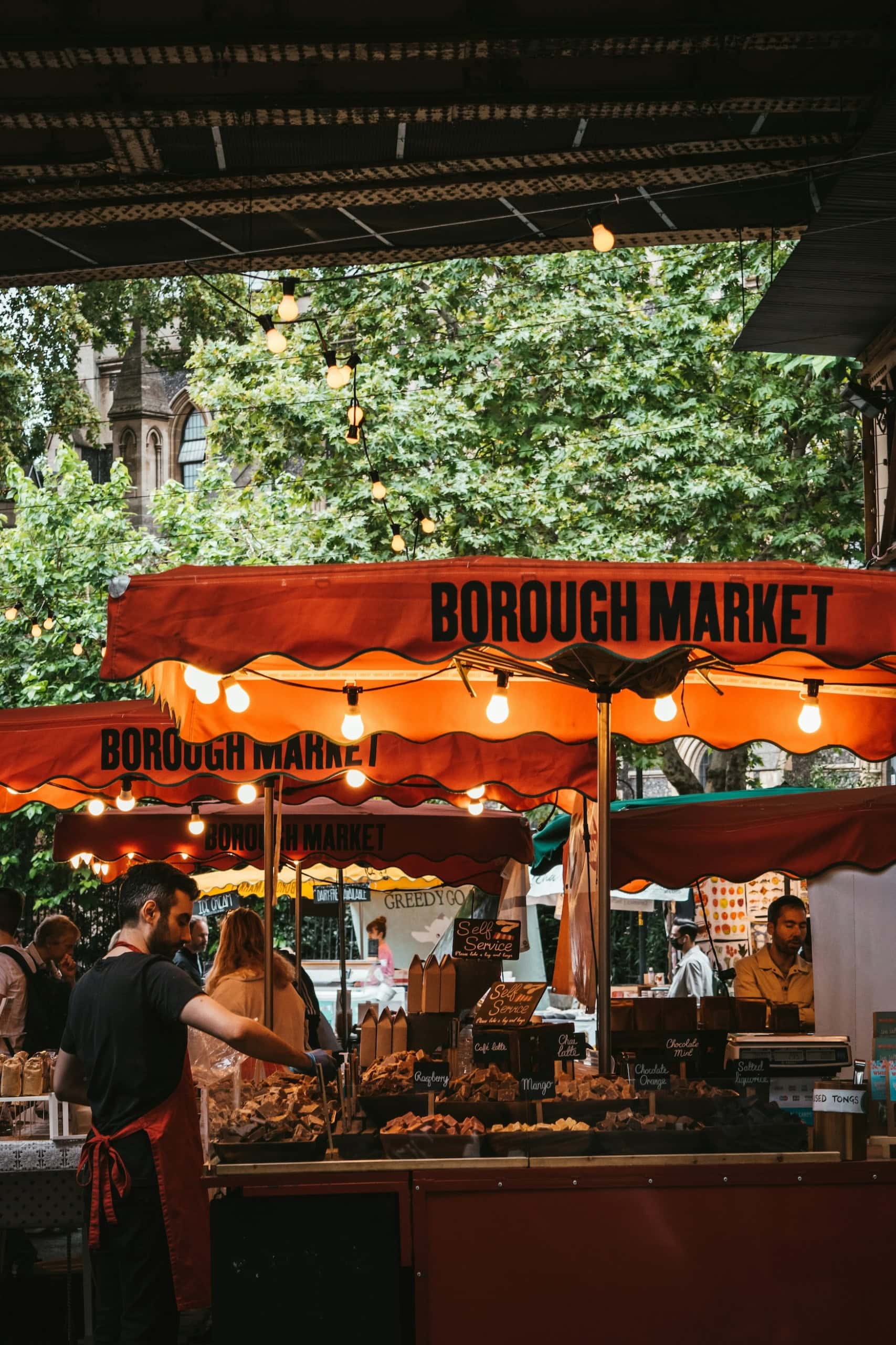 Stände auf dem Borough Market in London.