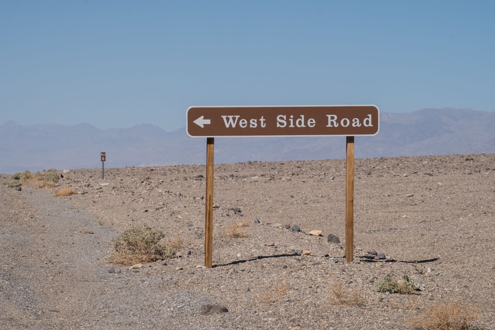 Hinweisschild zur West Side Road im Death Valley National Park