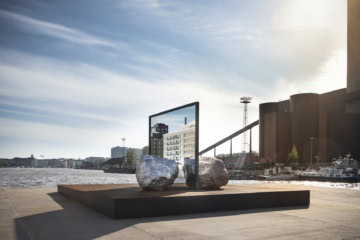 Alicja Kwade: Big Be-Hide, 2022.