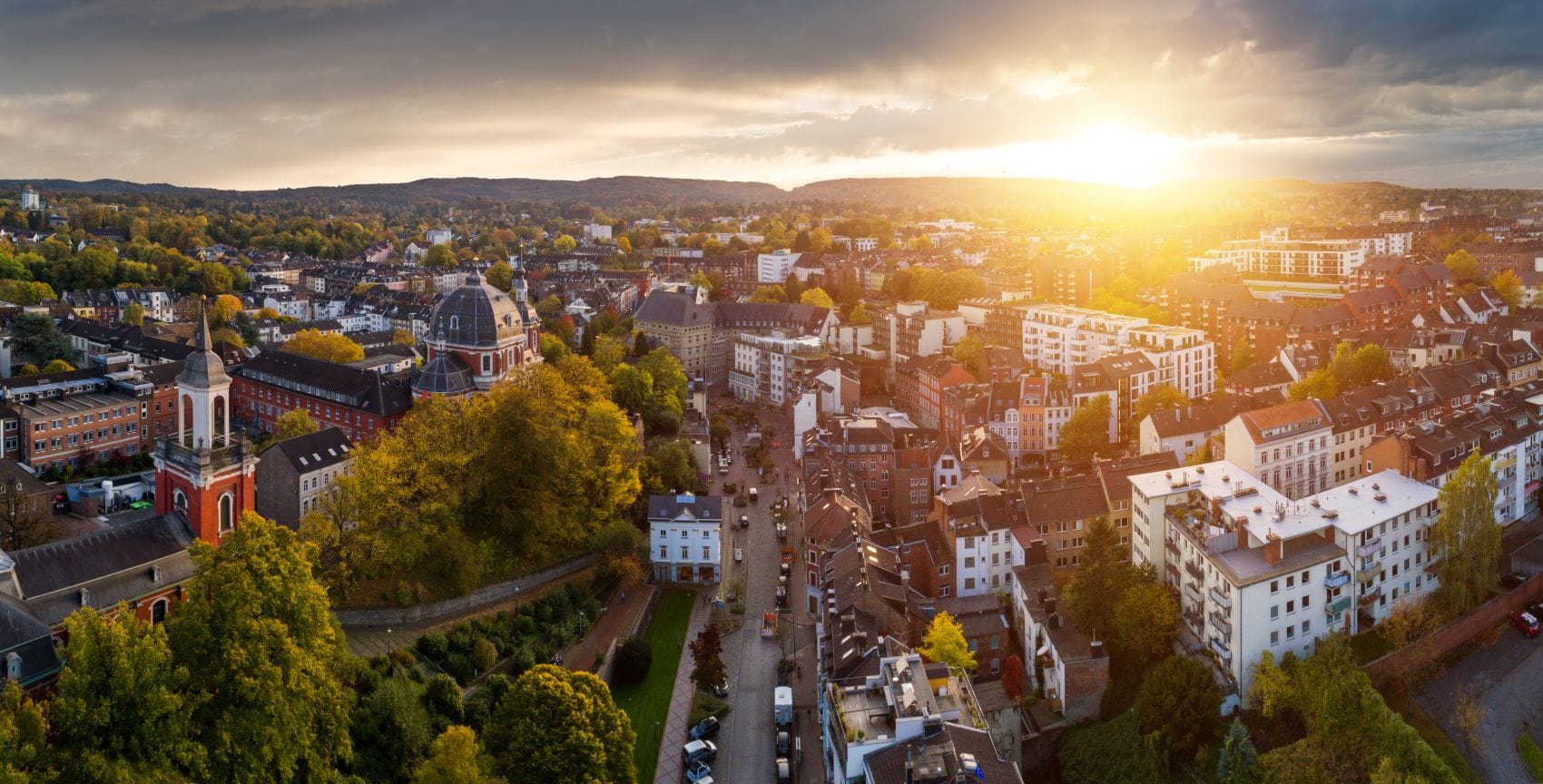 Luftaufnahme von Aachen-Burtscheid bei Sonnenuntergang