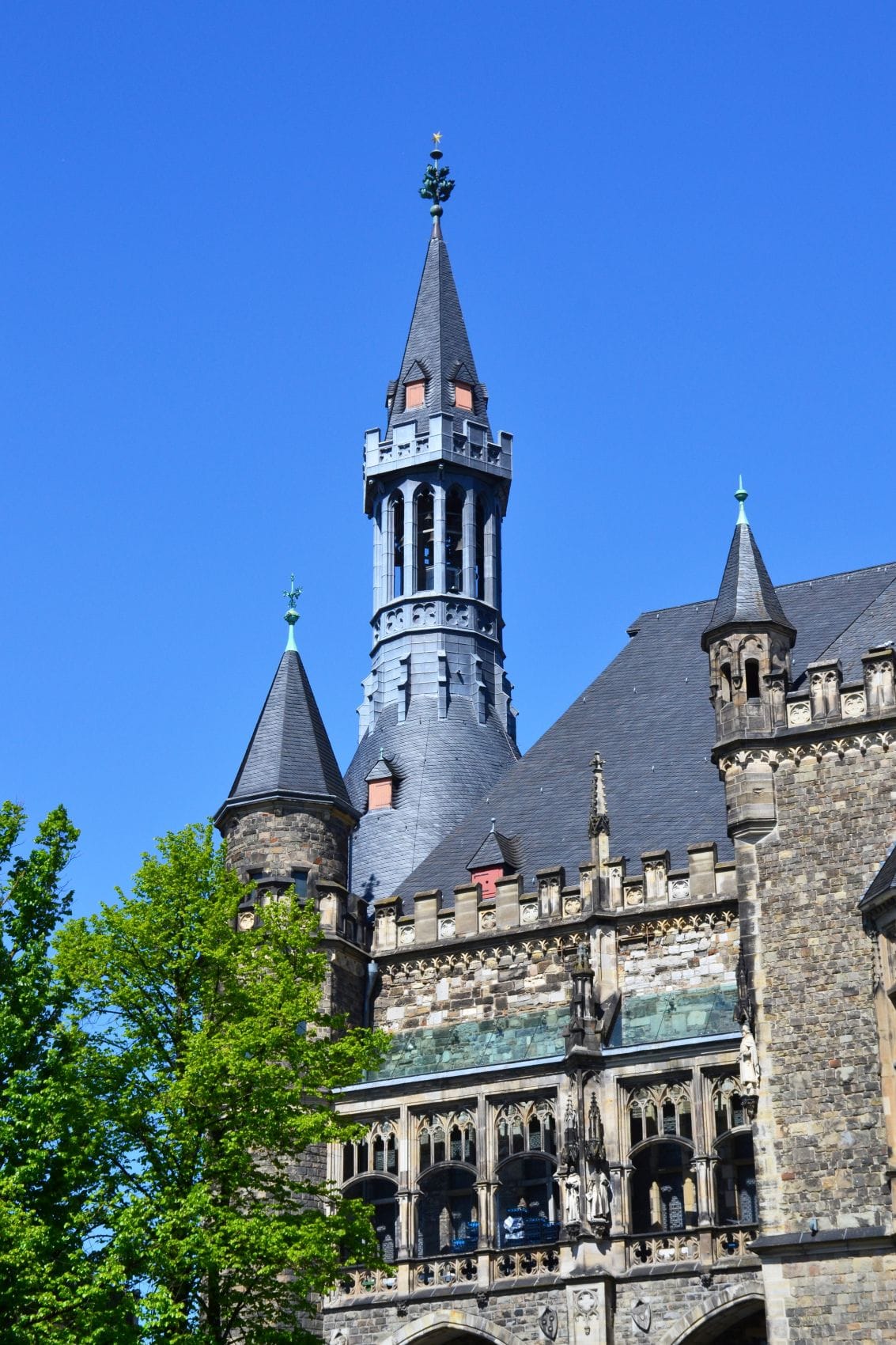 Granusturm am Aachener Rathaus, Überrest der karolingischen Kaiserpfalz