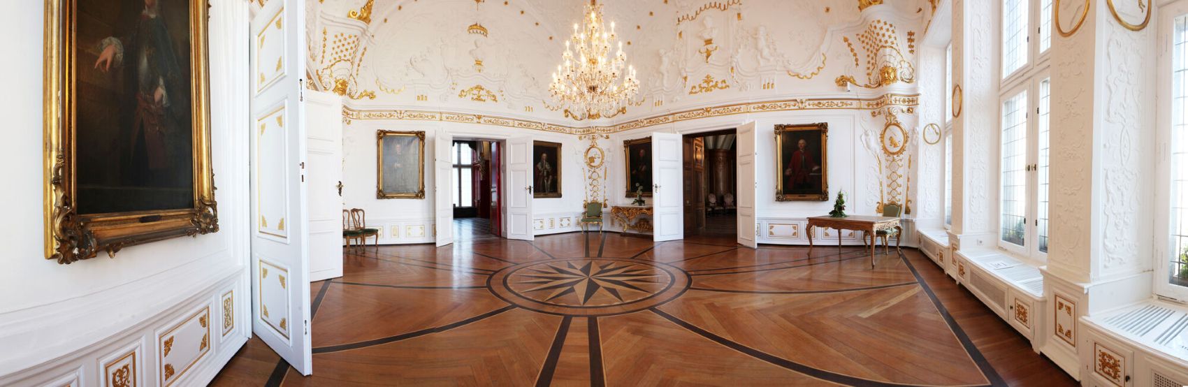 Der Weiße Saal gehört zu den repräsentativen Räumen des Aachener Rathauses.