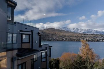 Avani Queenstown am Lake Wakatipu vor den Remarkables