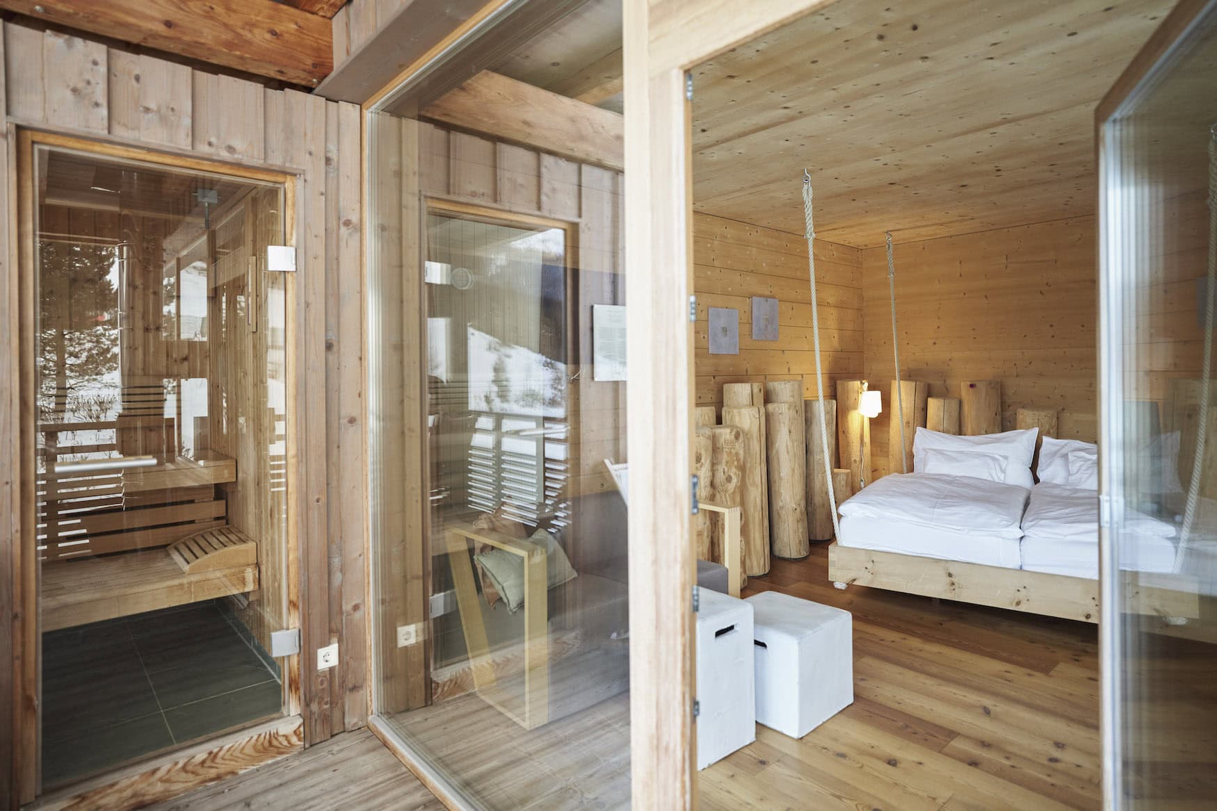 Babymoon in der Forsthofalm: Suite aus Mondholz mit Hängebett und Sauna