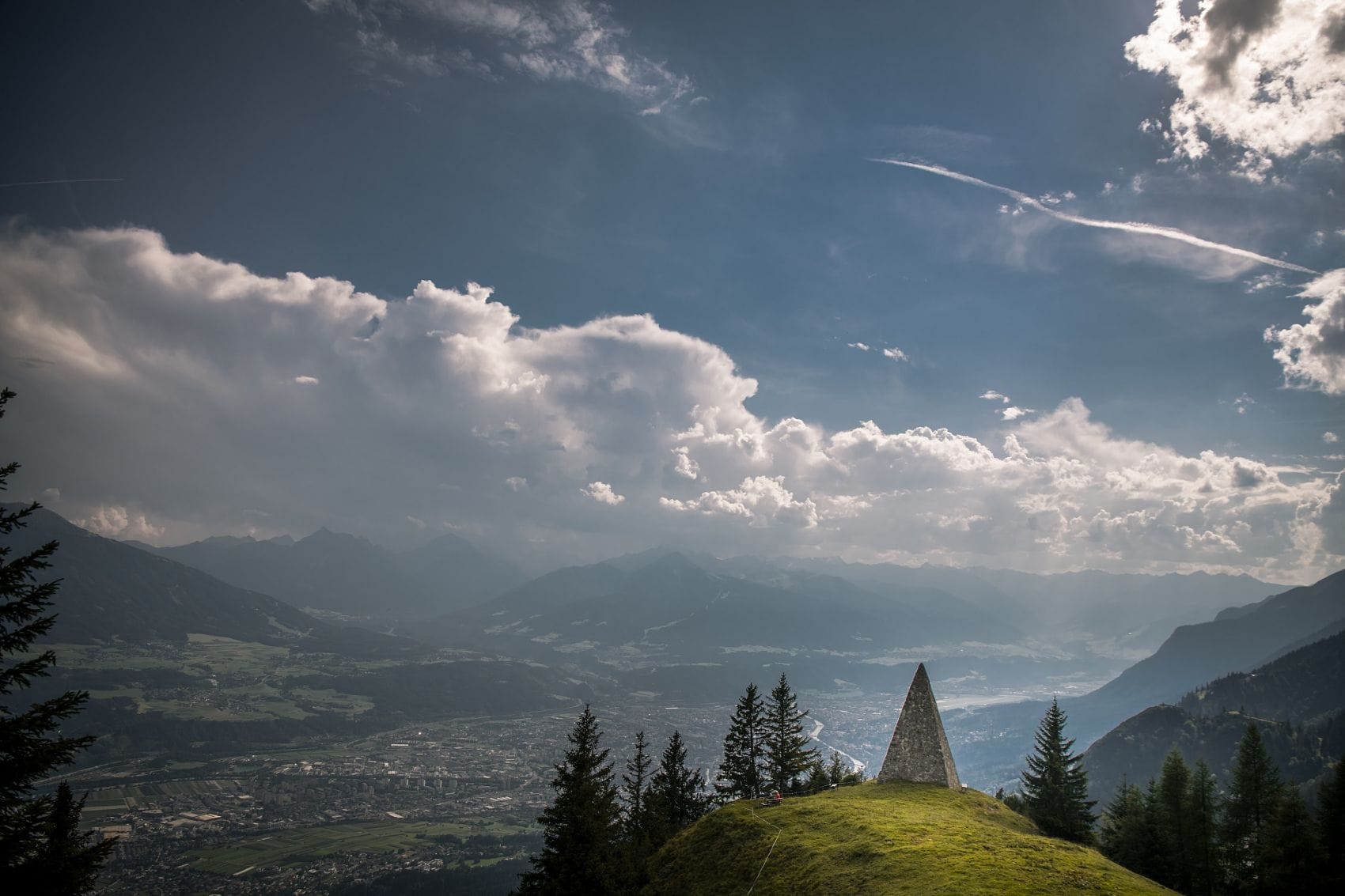Kaisersäule oberhalb von Thaur mit weitem Blick über das Inntal.