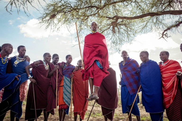 Wem gehört die Savanne? Die Maasai und der Preis der Safari