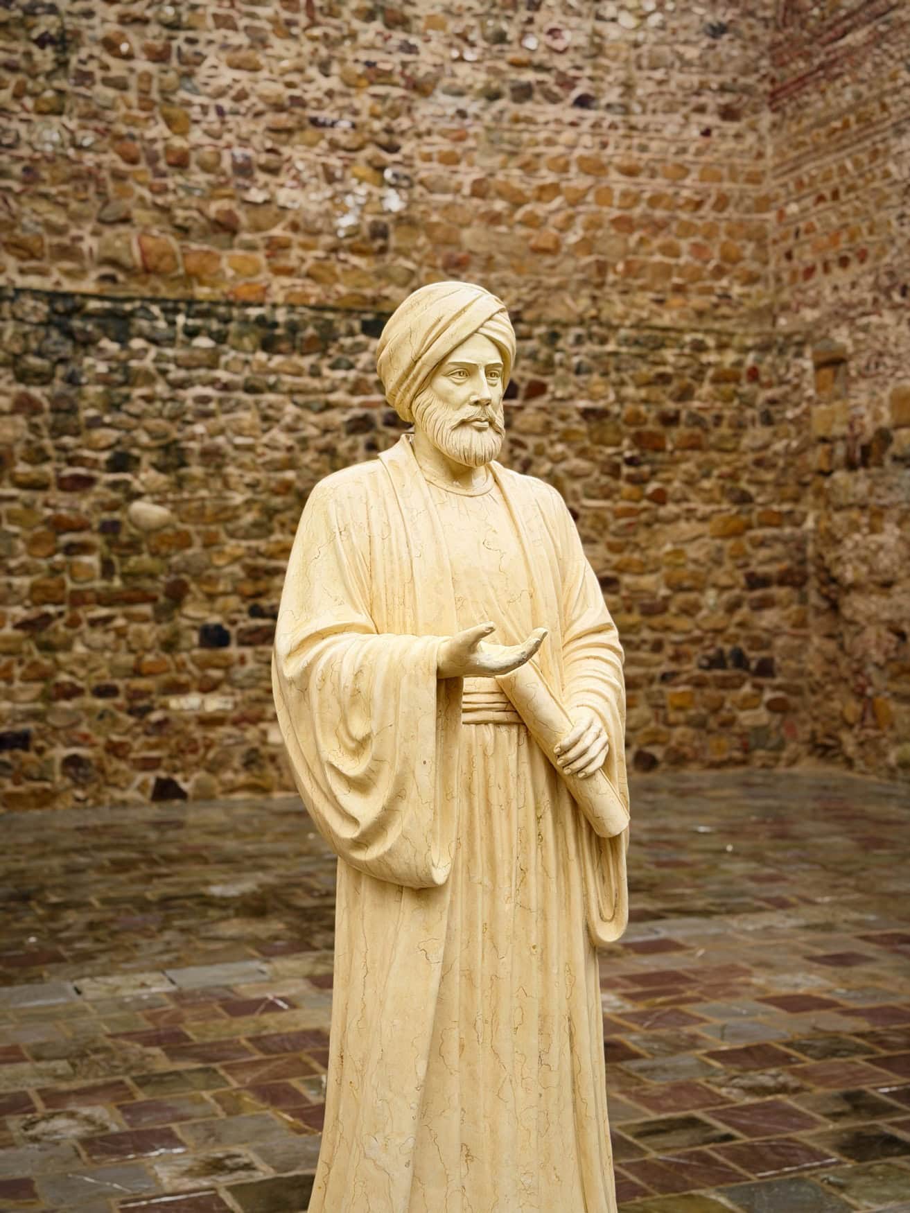 Statue des Gelehrten Ibn Battuta in Tanger