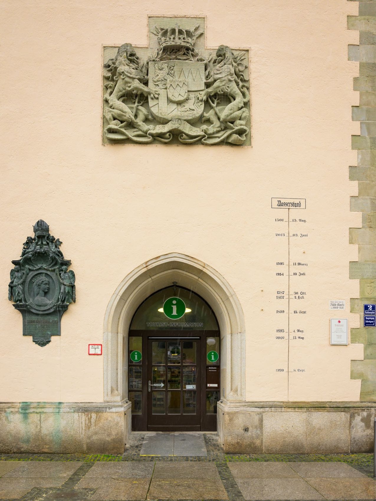 Hochwassermarken am Alten Rathaus in Passau
