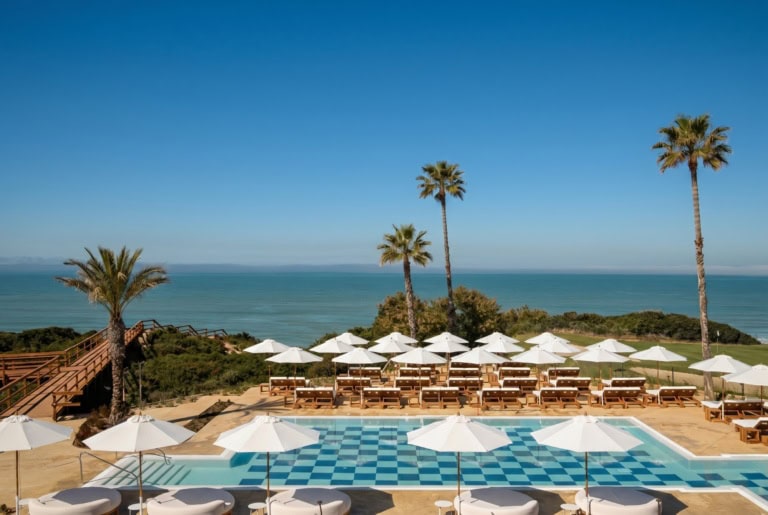 Amàre Beach Hotel Sancti Petri: Ein Traum in Weiß an der Küste Andalusiens