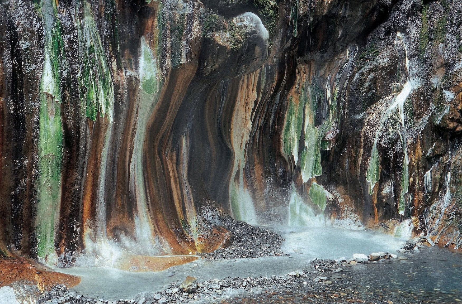Der Thermal-Wasserfall Lisong.
