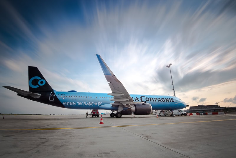 Maschine La Compagnie auf dem Flugplatz