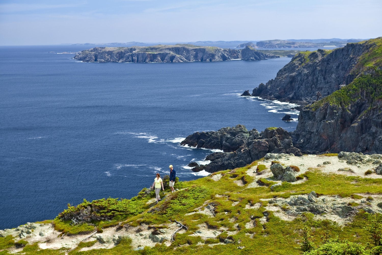 Zwei Wanderer auf dem Hikingtrail in Twillingate
