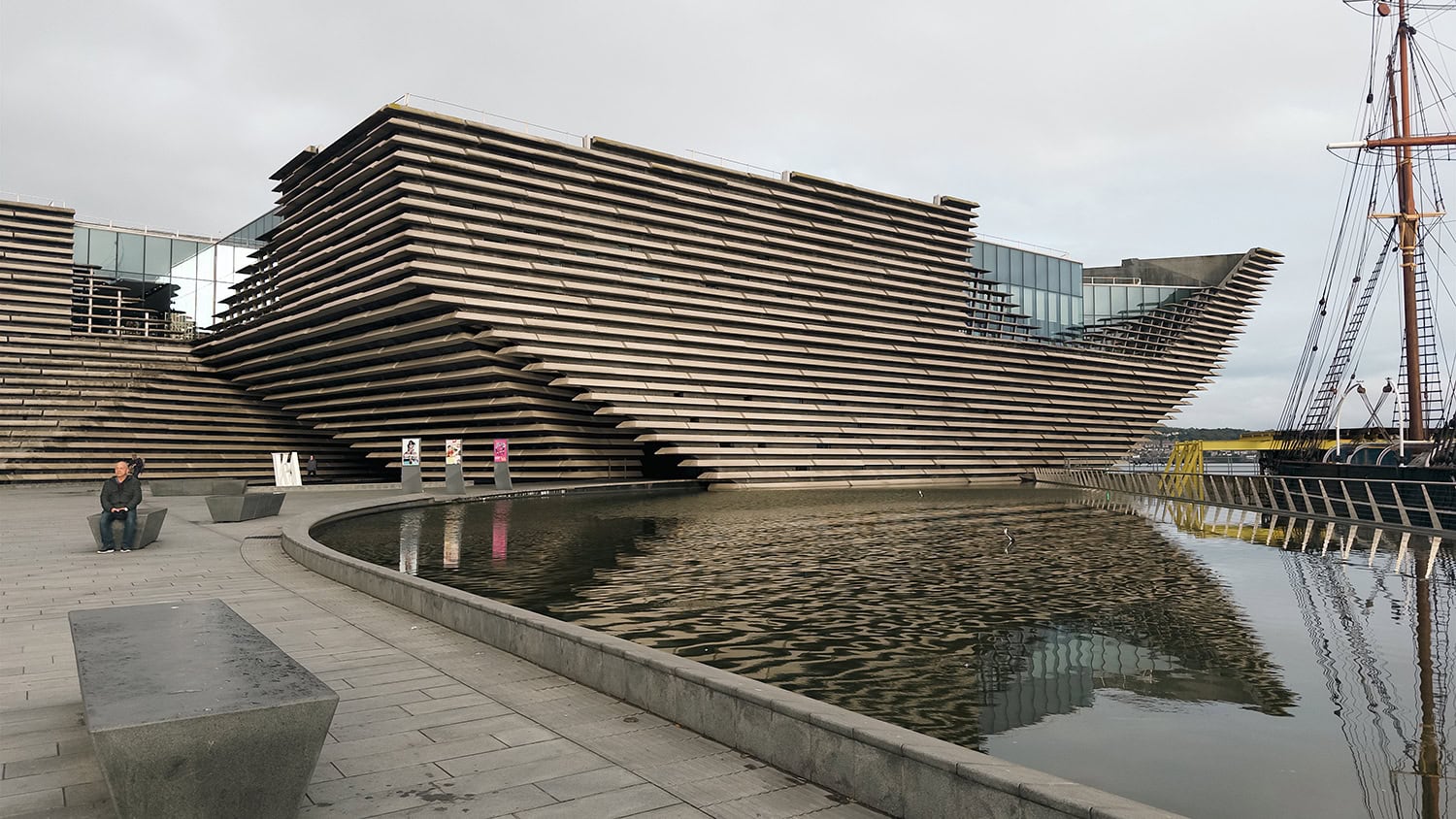 Das V&A Museum in Dundee Schottland mit seiner außergewöhnlichen Architektur.