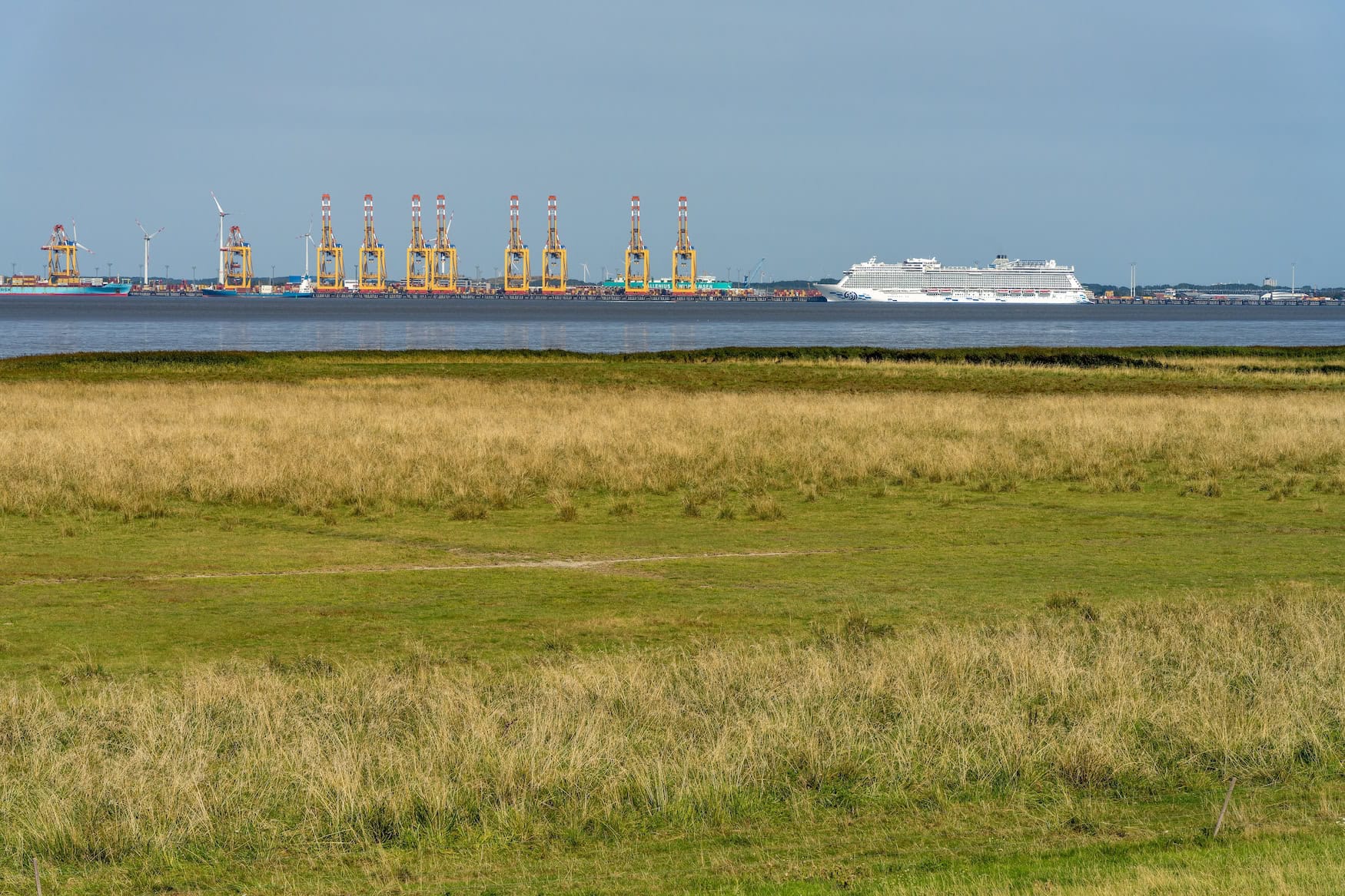 Kreuzfahrtschiff in Bremerhaven
