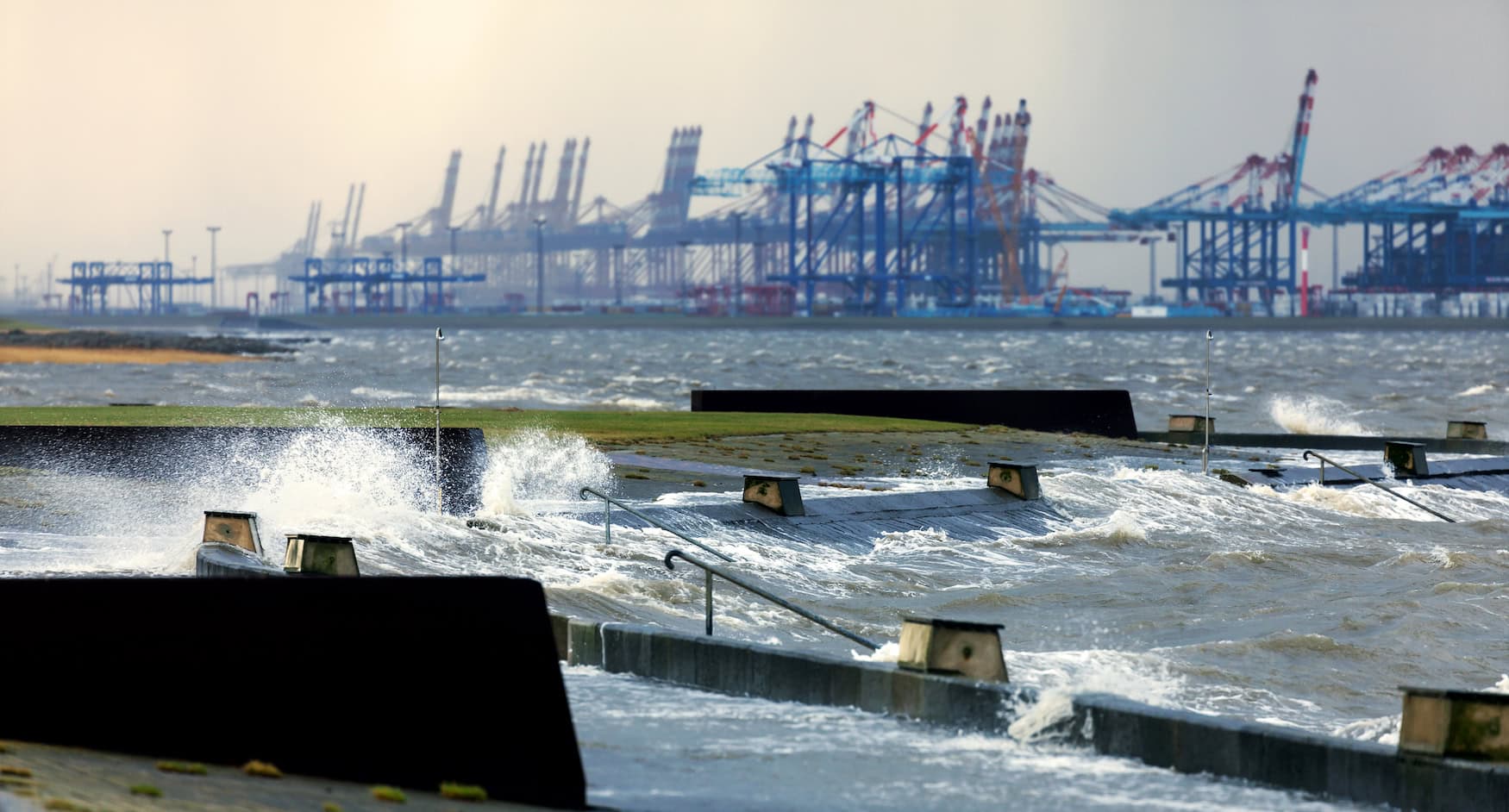 Stürmige See nahe Bremerhaven