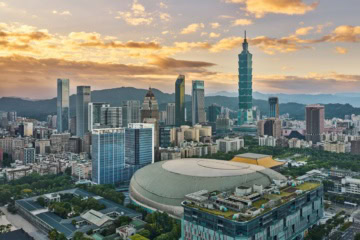 InterContinental Taipei neben dem Taipei Dome mit Blick auf den Wolkenkratzer Taipei 101 bei Sonnenuntergang