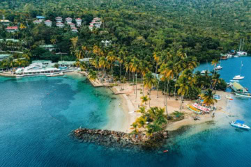 Blick auf die Marigot Bay in Saint Lucia