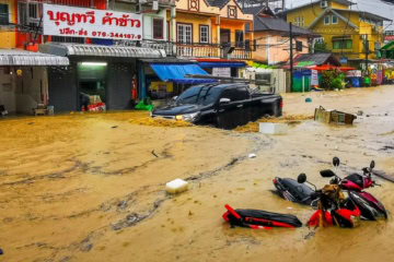 Starkregen auf Phuket mit Überschwemmungen