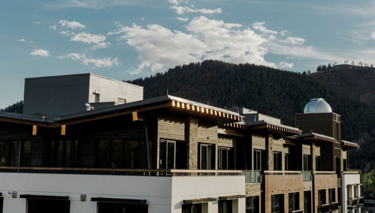 Dieses neue Luxushotel in den Rocky Mountains hat eine Sternwarte auf dem Dach